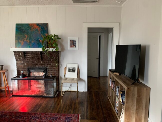 Building Photo - 513 19th Ave N