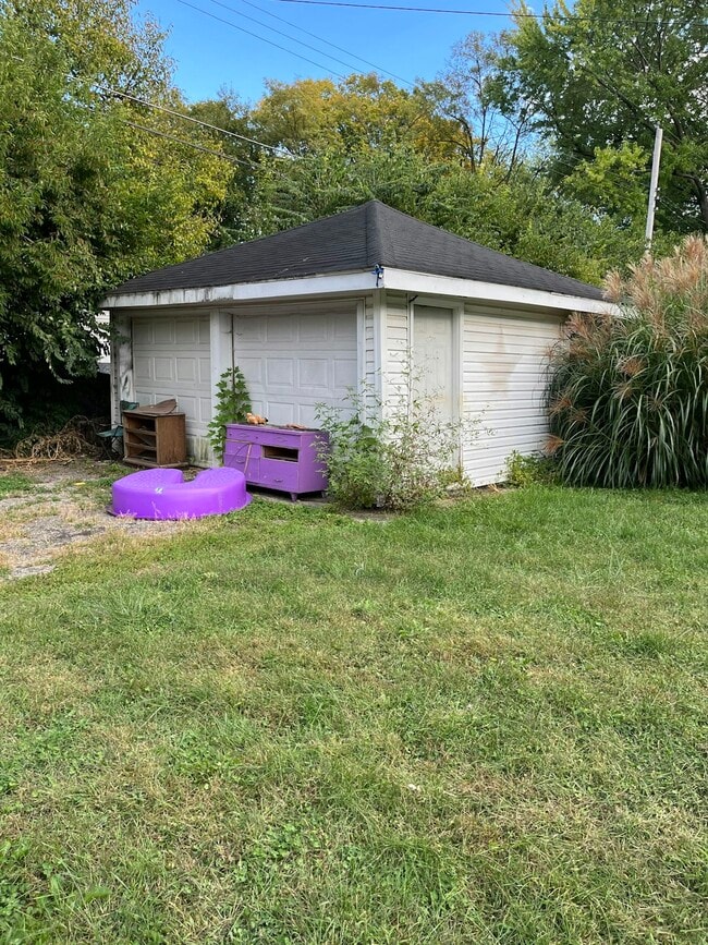 Building Photo - 950 East Dr