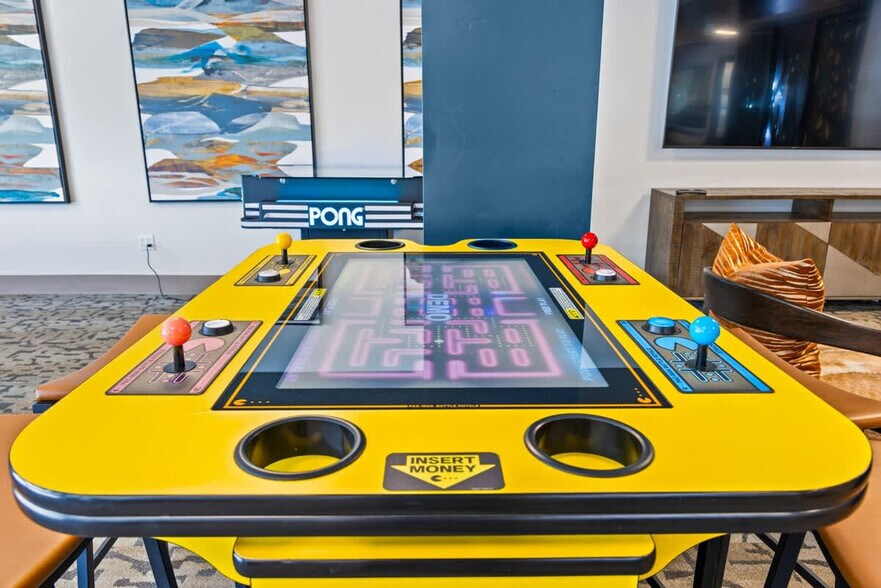 Building Photo - 535 South Park Avenue