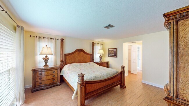 Building Photo - 488 Forestview Dr