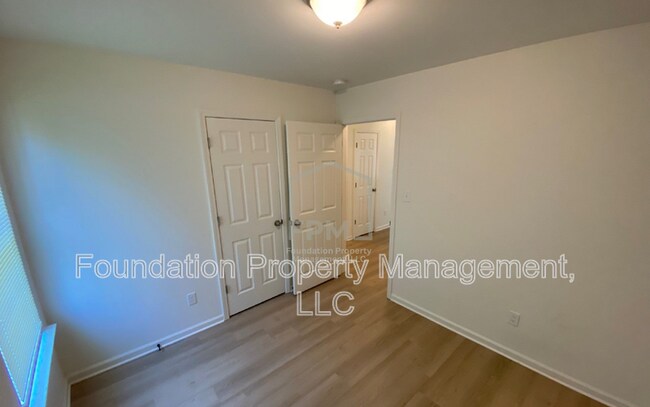 Building Photo - 3966 Battlefield Dr