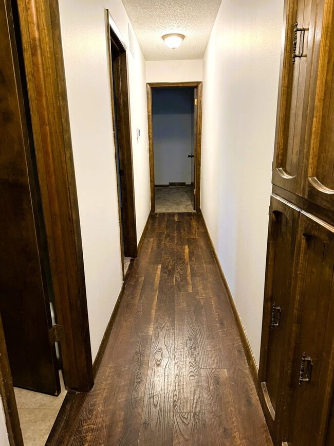 Building Photo - 4 bedroom home with 2 Garages, Finished Basement & Fenced Yard