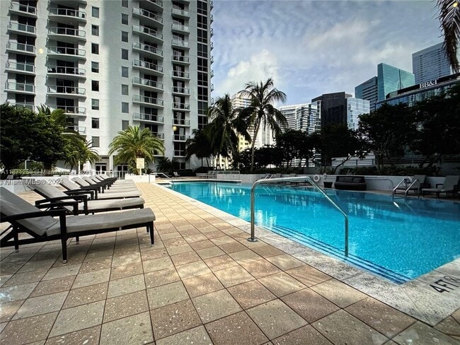 Building Photo - 1060 Brickell Ave
