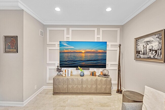 Building Photo - 323 Bayfront Dr