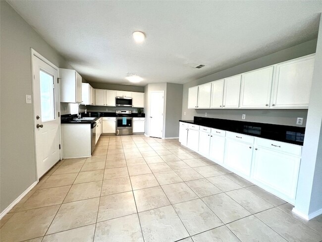 Building Photo - 2625 Lake Meadow Dr