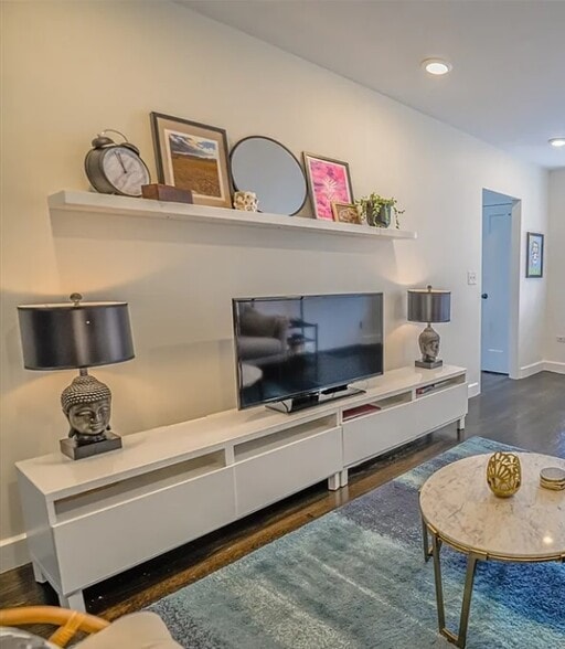 Building Photo - 8701 Jamaica Ave