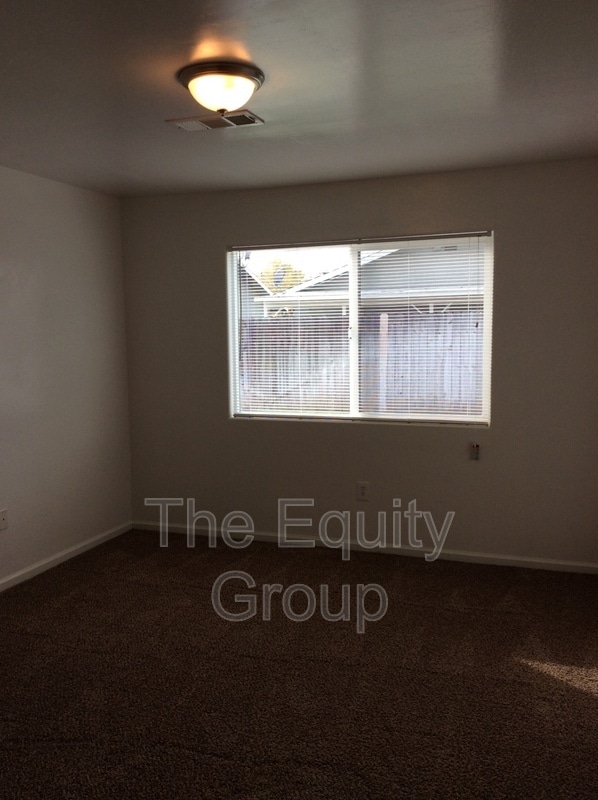 Building Photo - 437 N Park St