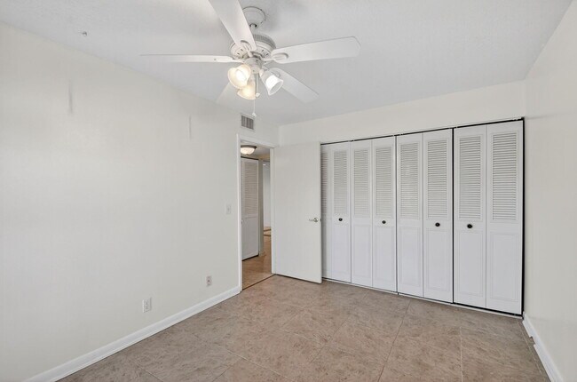 Building Photo - 374 Bennington Ln