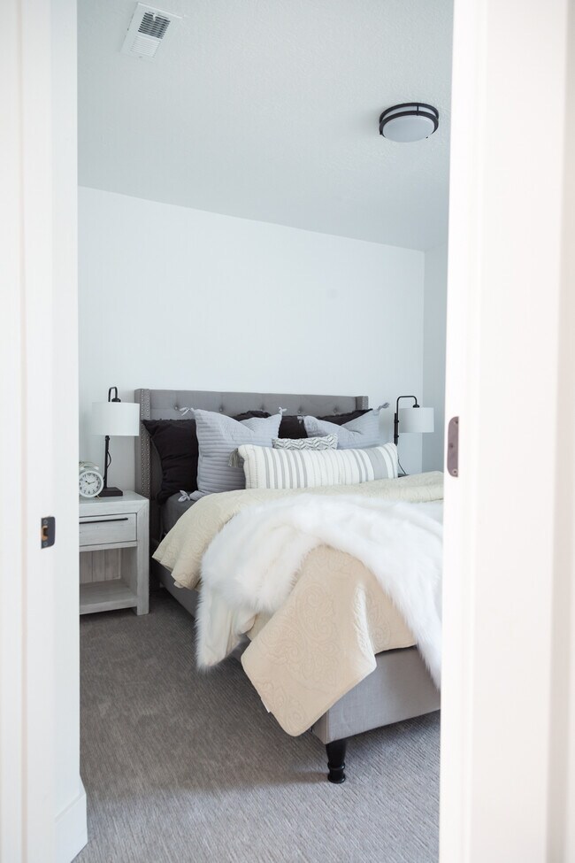 Building Photo - 193 S 400 W