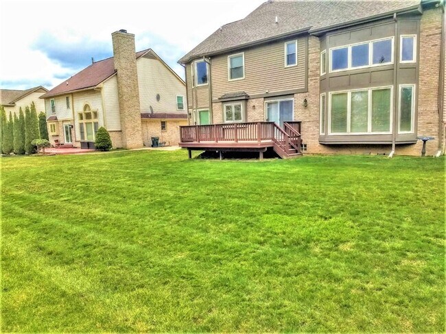 Building Photo - 45866 Fountain View Dr