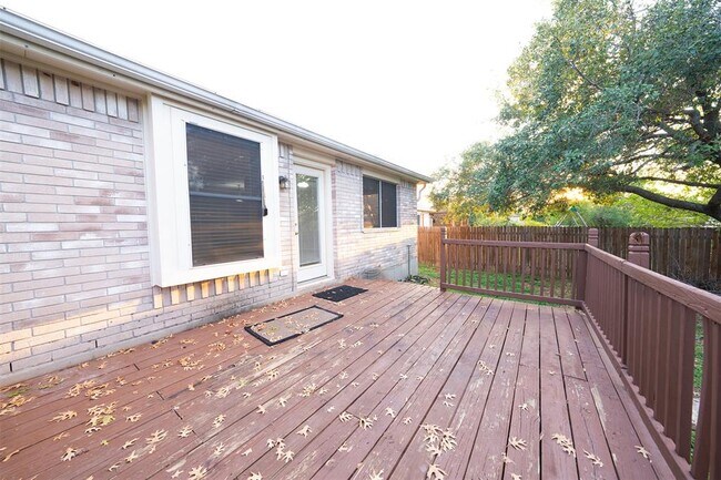 Building Photo - 3803 Top Rock Ln