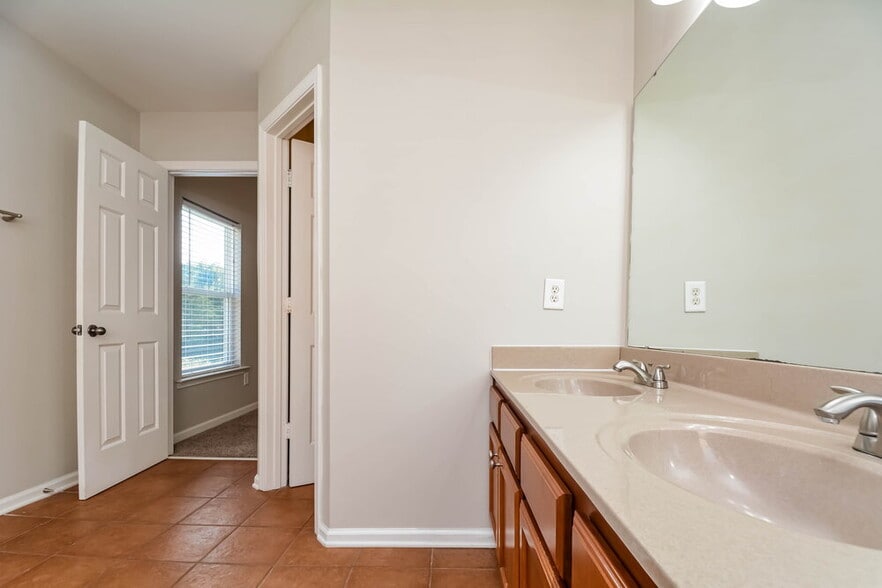 Building Photo - 150 Coalyard Dr