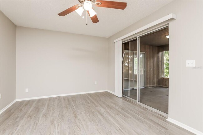 Building Photo - 105 Whispering Pines Ct