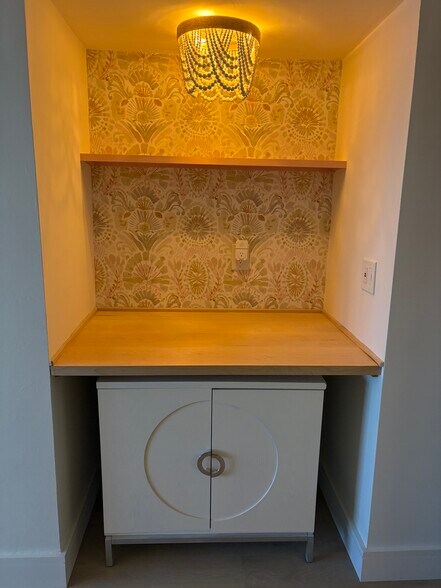 Building Photo - 1069 Hillsboro Mile