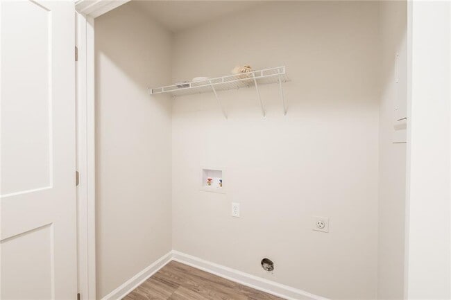 Building Photo - 2010 Lakeside Trail