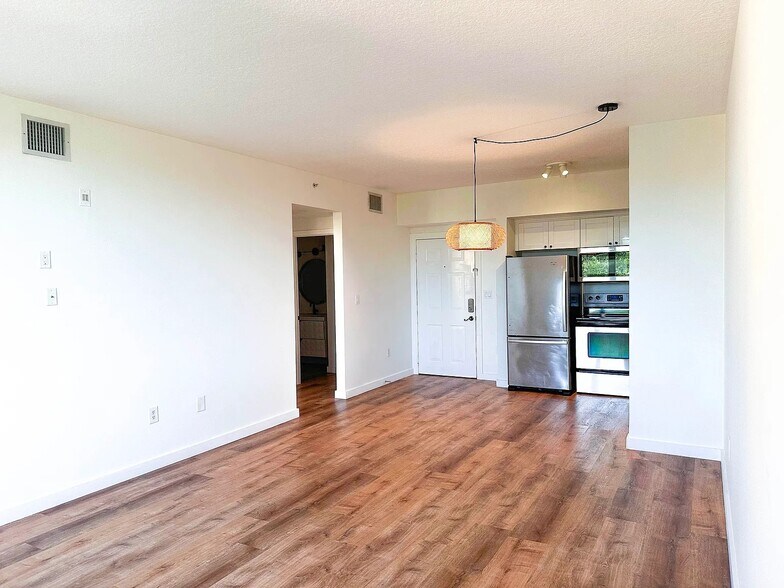Building Photo - 2630 SW 28th St