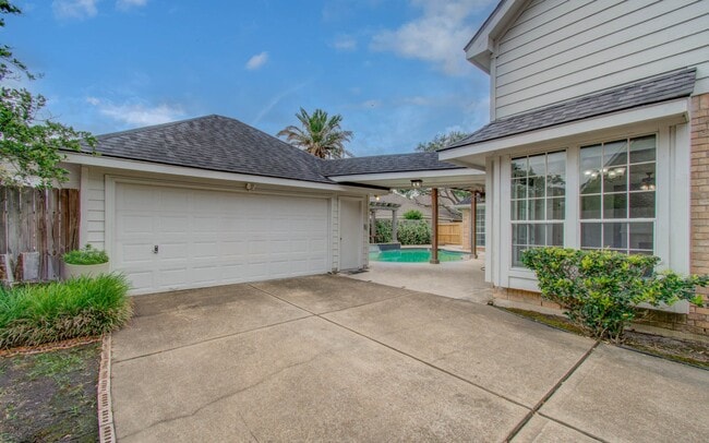 Building Photo - 1311 Hopkins Park Dr