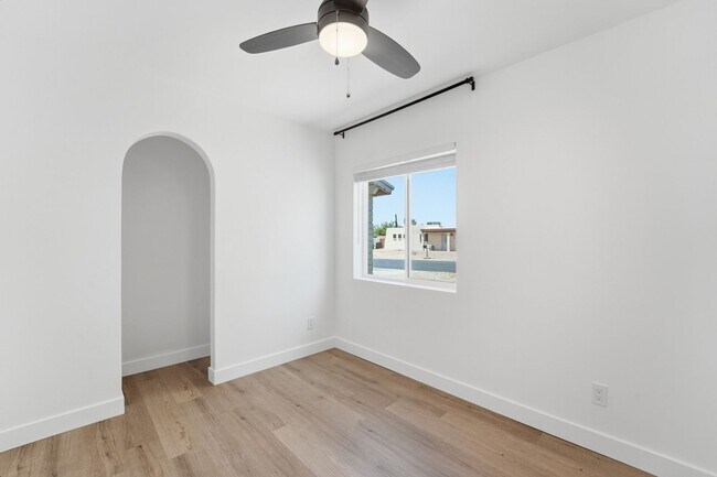 Building Photo - Discover this beautifully renovated 3-bedroom, 2-bath home in Mesa, AZ!