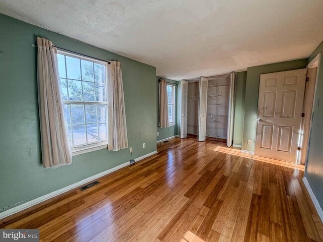 Building Photo - 58 Vanderbilt Ct