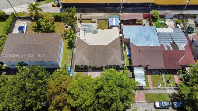 Building Photo - 2530 SW 27th St