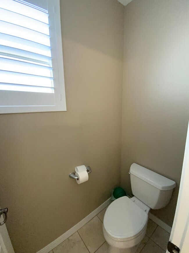 Building Photo - 3 Bedroom Townhome Available Near Wyoming Blvd NE & Paseo Del Norte Blvd NE!