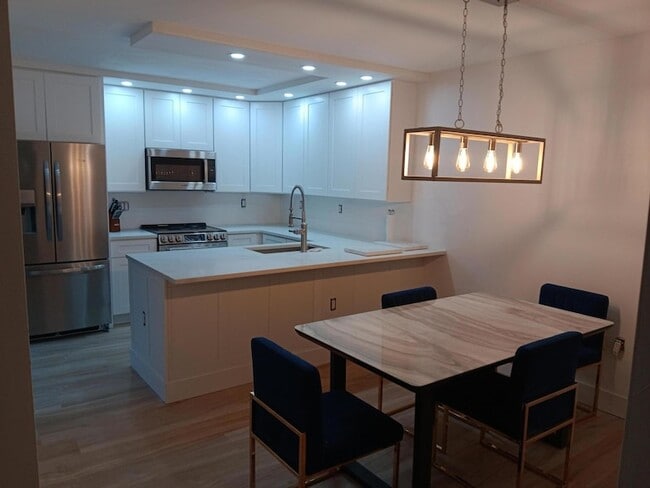 Building Photo - 3052 30th Ct