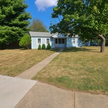 Building Photo - Spacious 3-Bedroom Rancher with Family Roo...