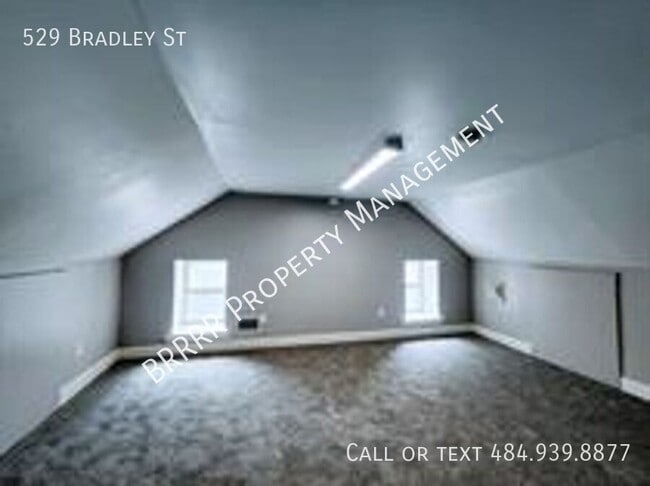 Building Photo - 529 Bradley St
