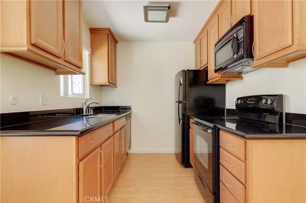Building Photo - 972 Larrabee St