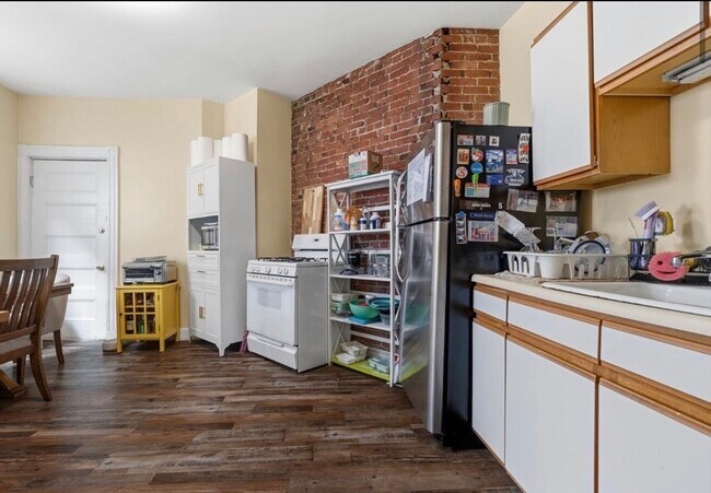 Building Photo - 861 Dorchester Ave