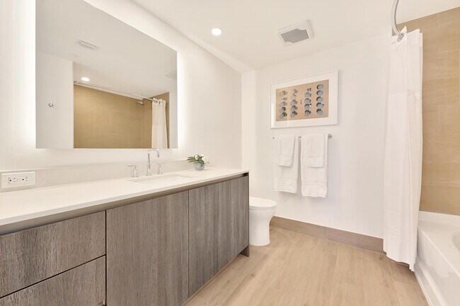 Building Photo - 111 SE 1st Ave