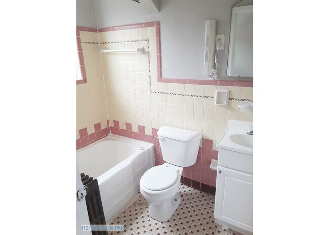 Building Photo - 3025 Clifton Ave