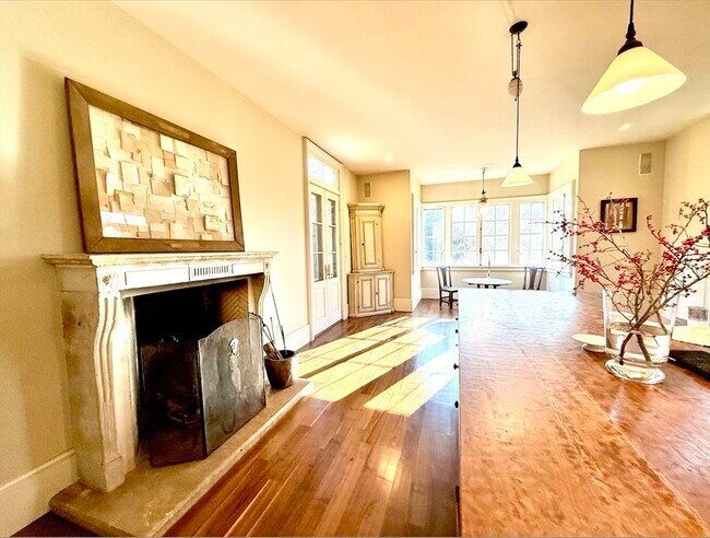 Building Photo - 918 Hale St