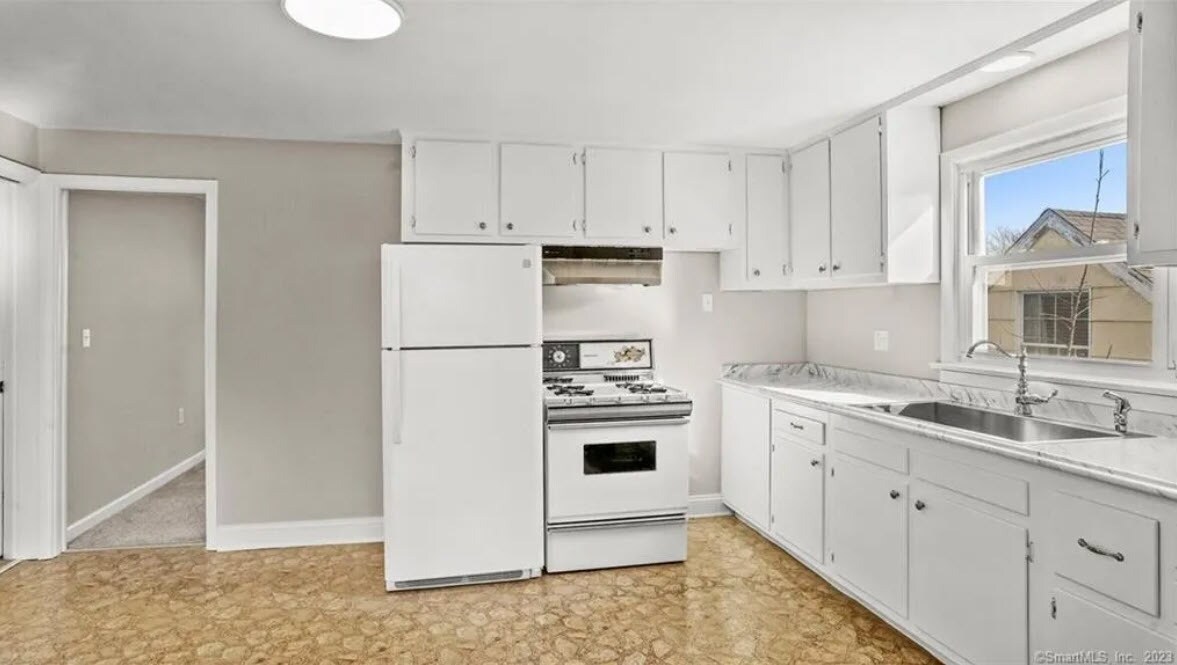 Building Photo - 28 Leuvine St