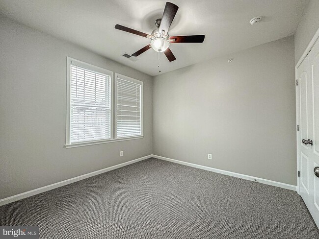 Building Photo - 42212 Water Iris Terrace