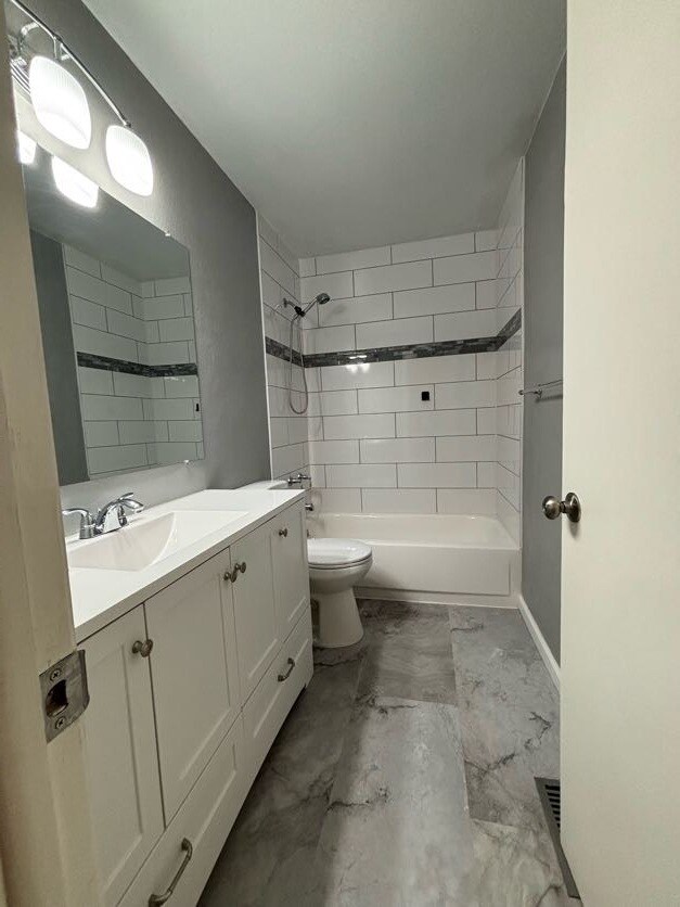 Primary bathroom - 160 E Eads Dr
