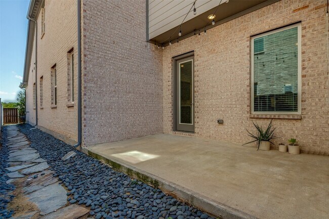 Building Photo - 3309 Sarala Ct