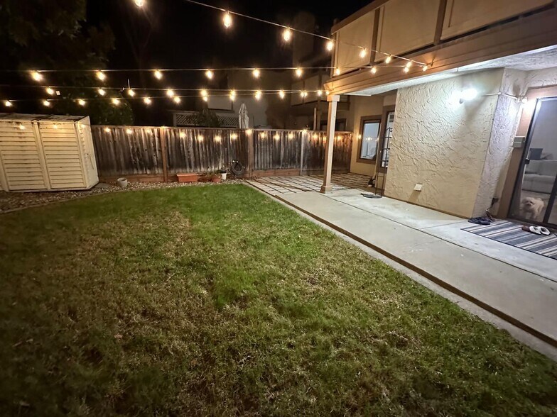 Building Photo - 874 Cherry Glen Cir