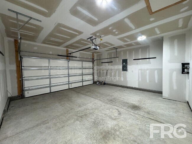 Building Photo - 303 Kenison Way
