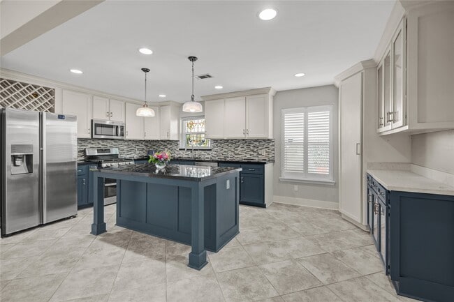 Building Photo - 10303 Greenwillow Dr