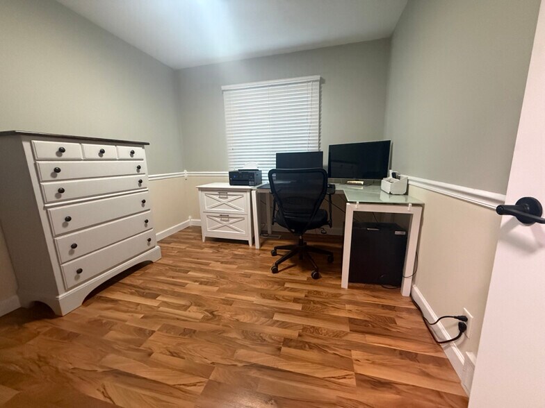 Building Photo - 2305 S 165th St