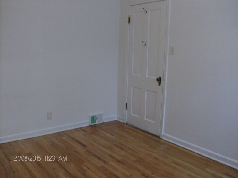 Building Photo - 1083 E 3rd Ave
