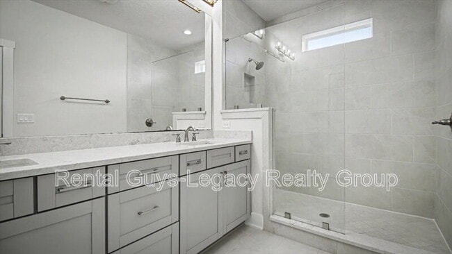 Building Photo - 409 Crestview Dr