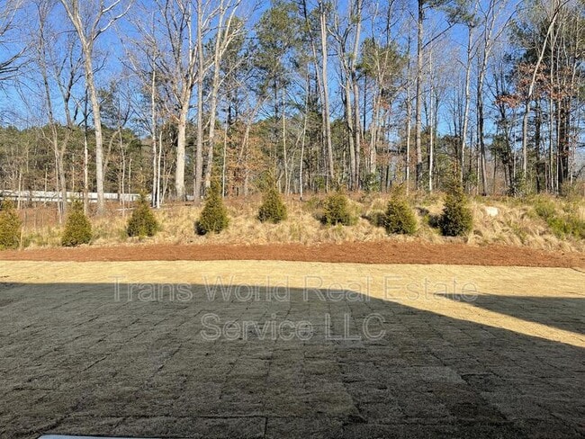 Building Photo - 5899 Wheeler Ridge Rd