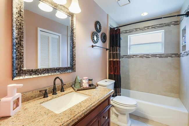 Building Photo - 13008 Meadowbreeze Dr