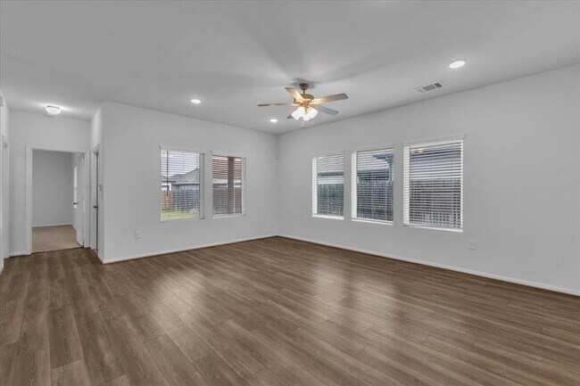 Building Photo - 209 Oldbridge Dr