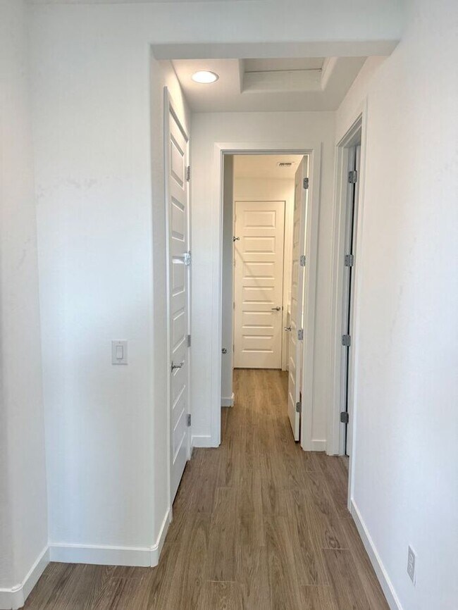 Building Photo - MOVE IN SPECILAS!! New 5-Bedroom Home in Phoenix with Upgrades & Resort-Style Amenities