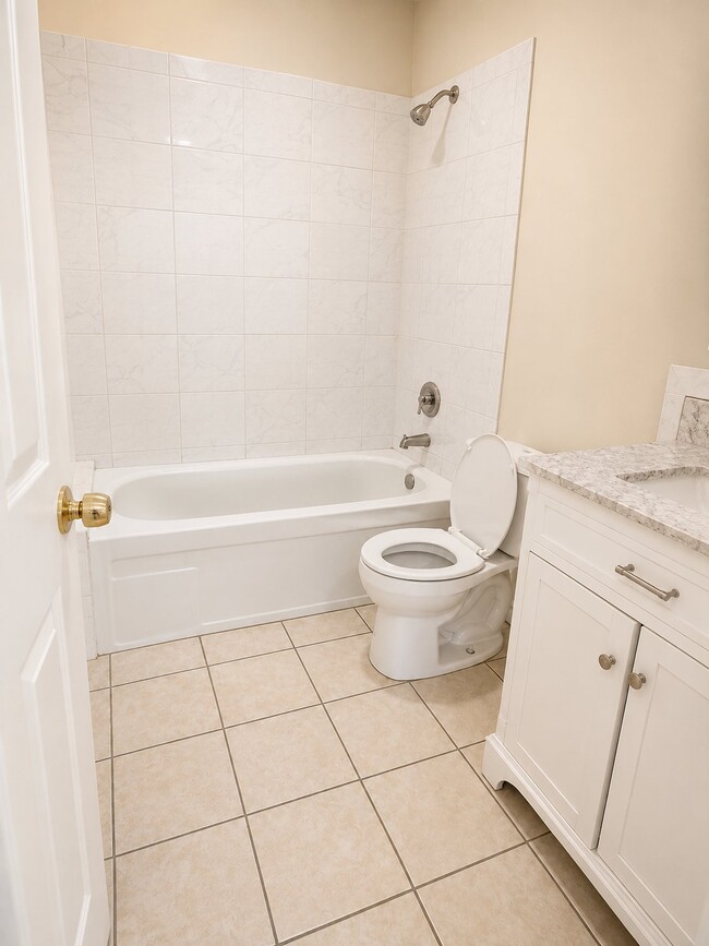 Building Photo - 305 E Encore Dr
