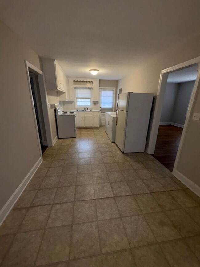 Building Photo - Duplex close to UNC Hospitals