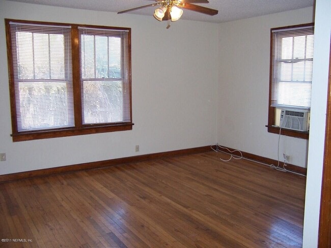 Building Photo - 825 Goodwin St